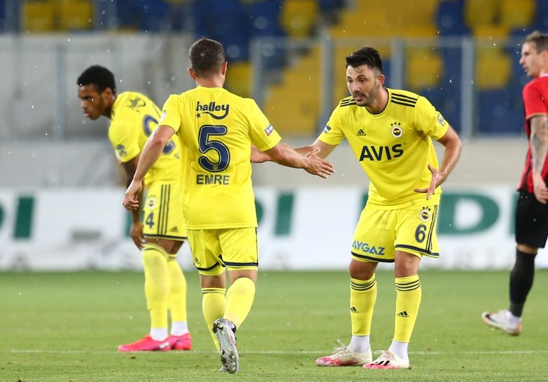 Emre Belözoğlu'nun yerine sambacı geliyor