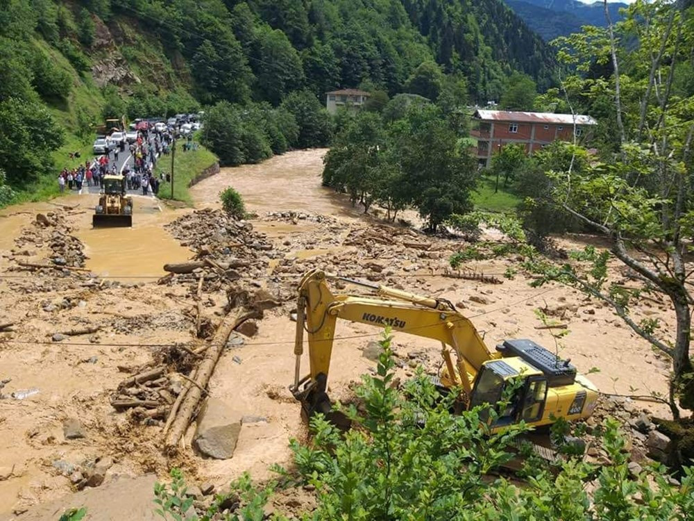 Karadeniz'de sel felaketi! Birçok ev sular altına kaldı