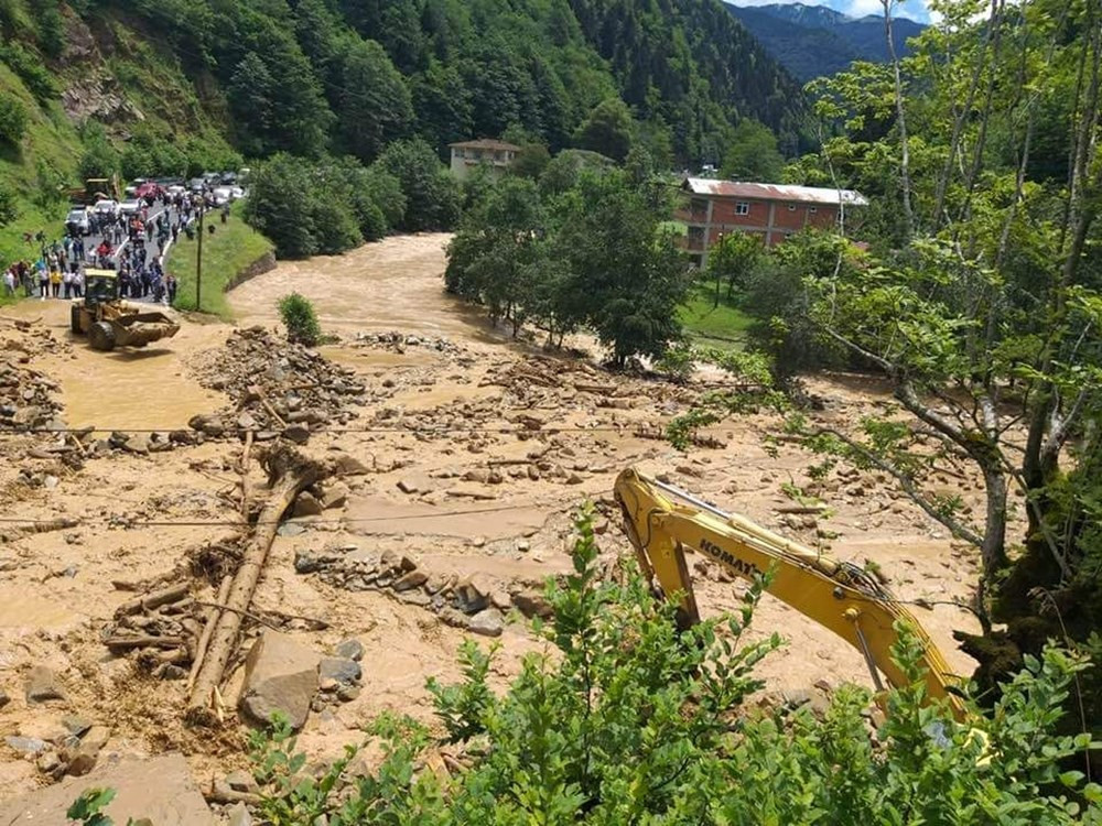 Karadeniz'de sel felaketi! Birçok ev sular altına kaldı