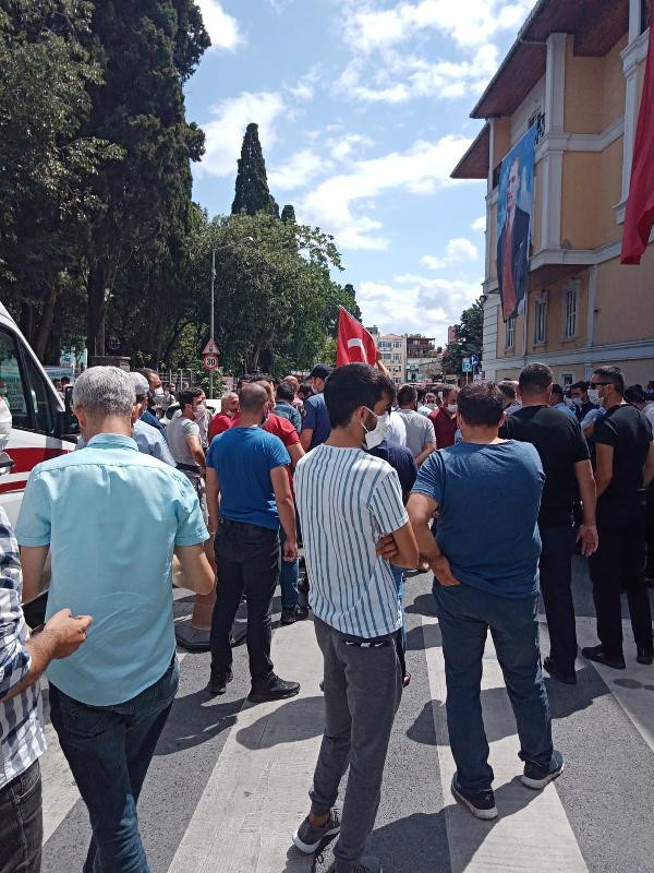 Bakırköy Belediyesi önünde gergin anlar