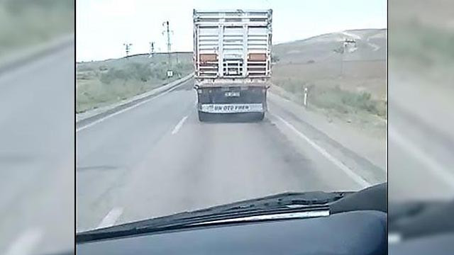 Ambulansa yol vermeyen kamyon şoförüne 2 bin 963 lira ceza