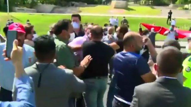 Cumhurbaşkanlığı önünde 15 Temmuz gazilerine polis müdahalesi