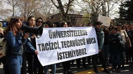 İstanbul Üniversitesi'ni sarsan taciz iddiası!