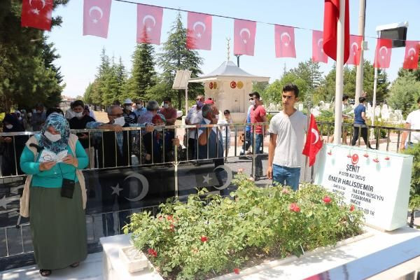 Ömer Halisdemir'in kabrine ziyaretçi akını