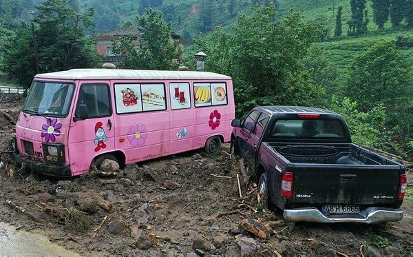 Rize'deki onlarca kişi tahliye edildi