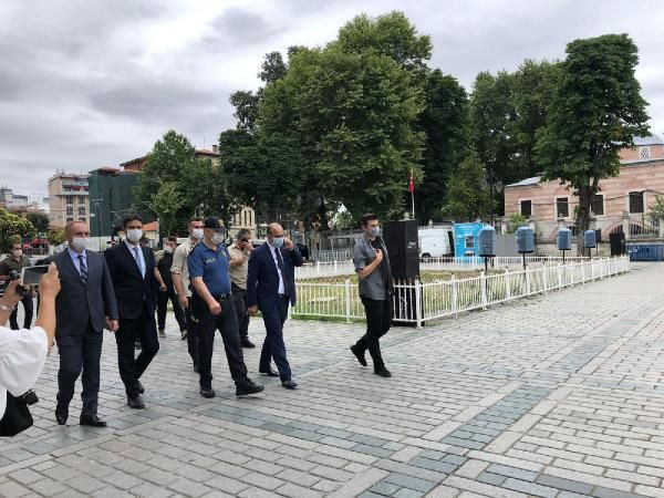 Ayasofya'da tabela söküldü, çalışmalar sürüyor!