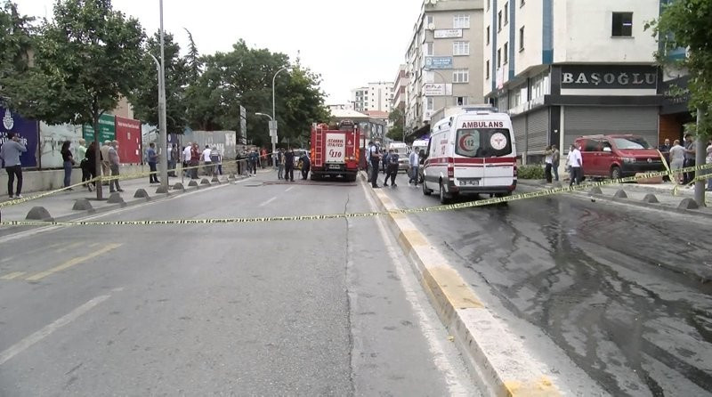 İstanbul’da kontrolden çıkan kamyon ortalığı savaş alanına çevirdi