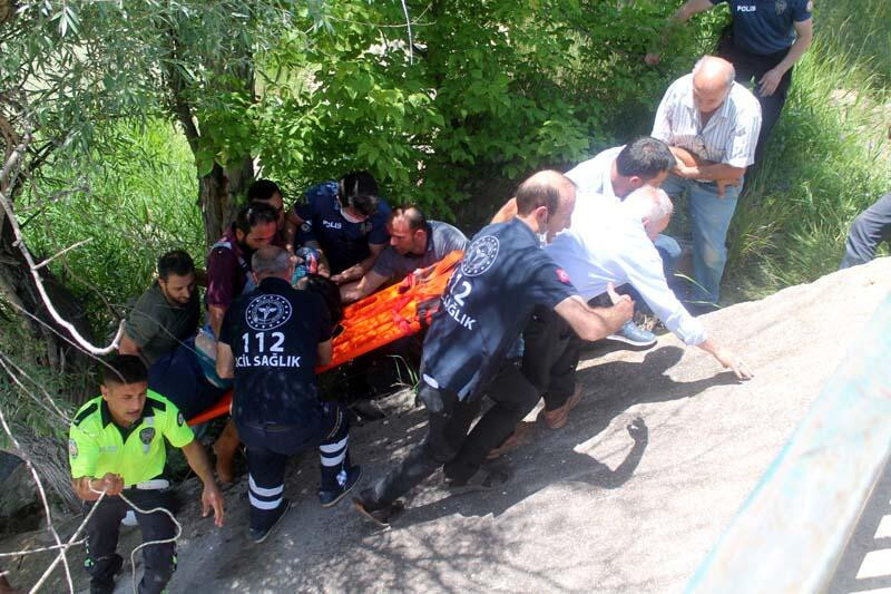 Bayburt'ta bir cip Çoruh Nehri'ne devrildi: 6 yaralı