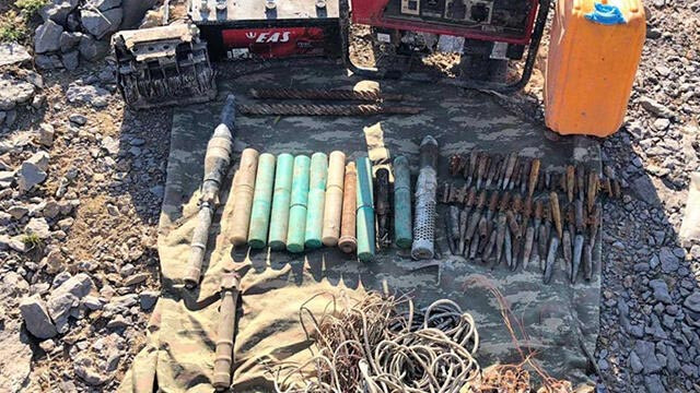 Hakkari'de PKK'ya ağır darbe! Silah ve mühimmat ele geçirildi
