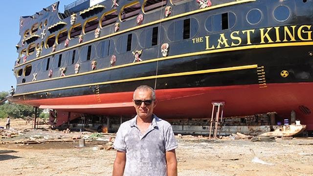 Dünyada emsali yok! Bin kişilik tur teknesi suya indirildi