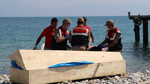 Van Gölü'nde batan teknede 2 kişinin daha cesedine ulaşıldı