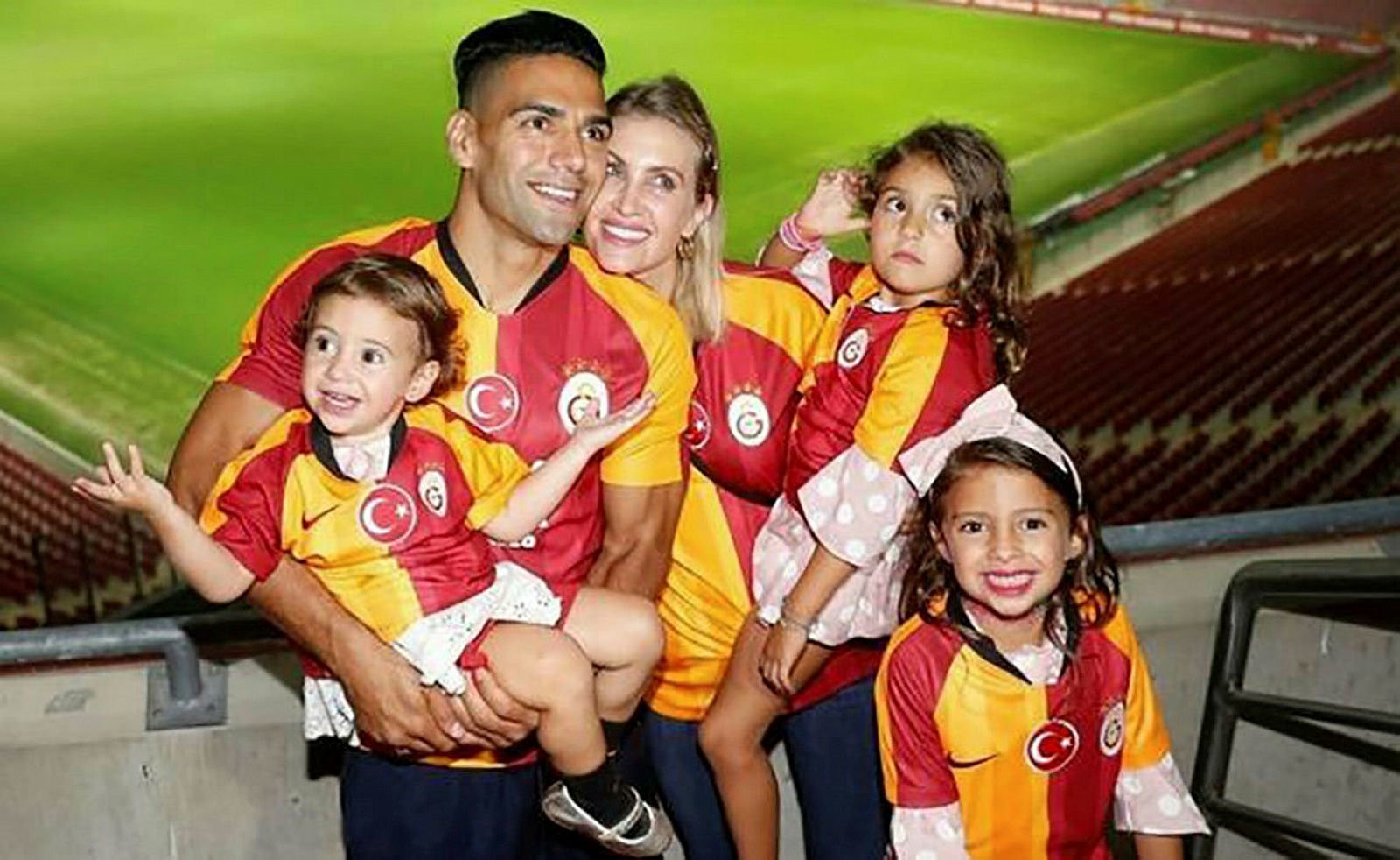 Falcao'nun yerine 2 süper yıldız
