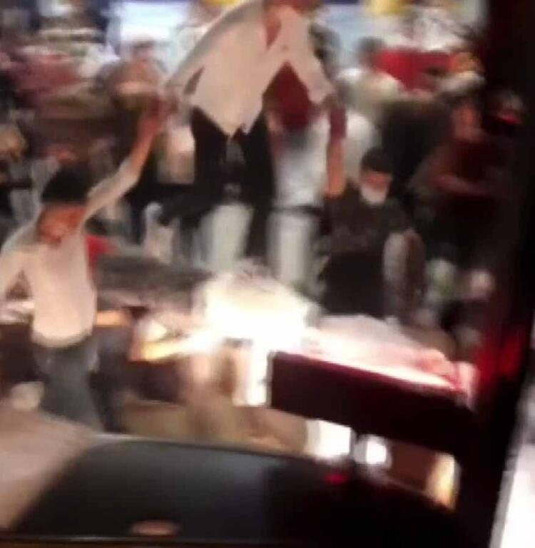 Asker uğurlamasında sosyal mesafeyi hiçe sayıp, 'uzun eşek' oynadılar