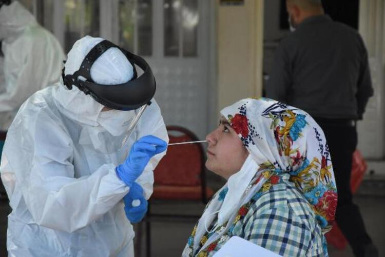 İzmir'de vaka sayısı arttı, 4 kişi hayatını kaybetti