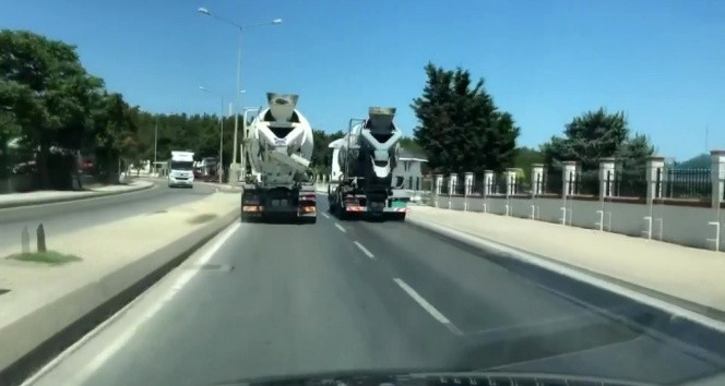 İstanbul'da beton mikserlerinin tehlikeli yarışı kamerada