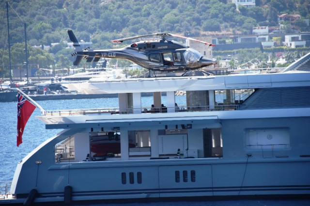 Hepsi birbirinden lüks... Onlarca yat Bodrum'a demir attı