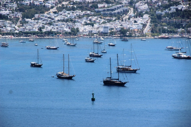 Hepsi birbirinden lüks... Onlarca yat Bodrum'a demir attı