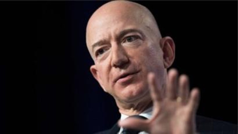 Dünyanın en zengin insanı Jeff Bezos, rekorunu tazeledi