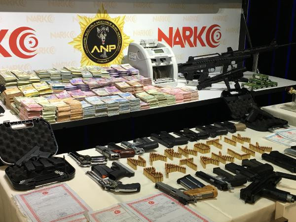 ''Bataklık'' operasyonunda ele geçirilenler şoke etti!