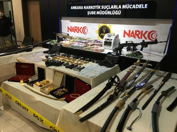 ''Bataklık'' operasyonunda ele geçirilenler şoke etti!