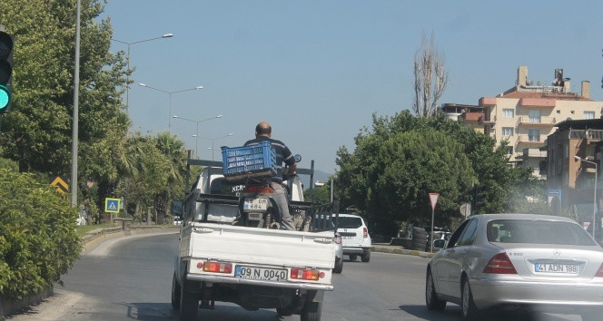 Motosiklet üzerinde ''yok artık'' dedirten yolculuk
