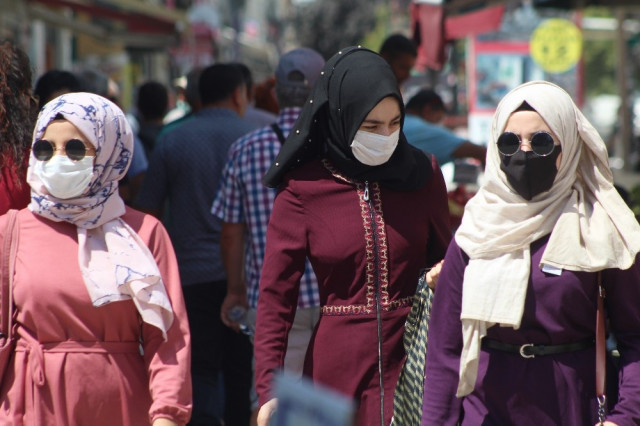 Bakan Koca açıklamıştı! Vaka sayısının düşük olduğu kente akın başladı - Resim: 4
