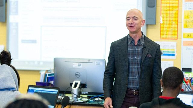 Amazon'un kurucusu Jeff Bezos servetine servet kattı!