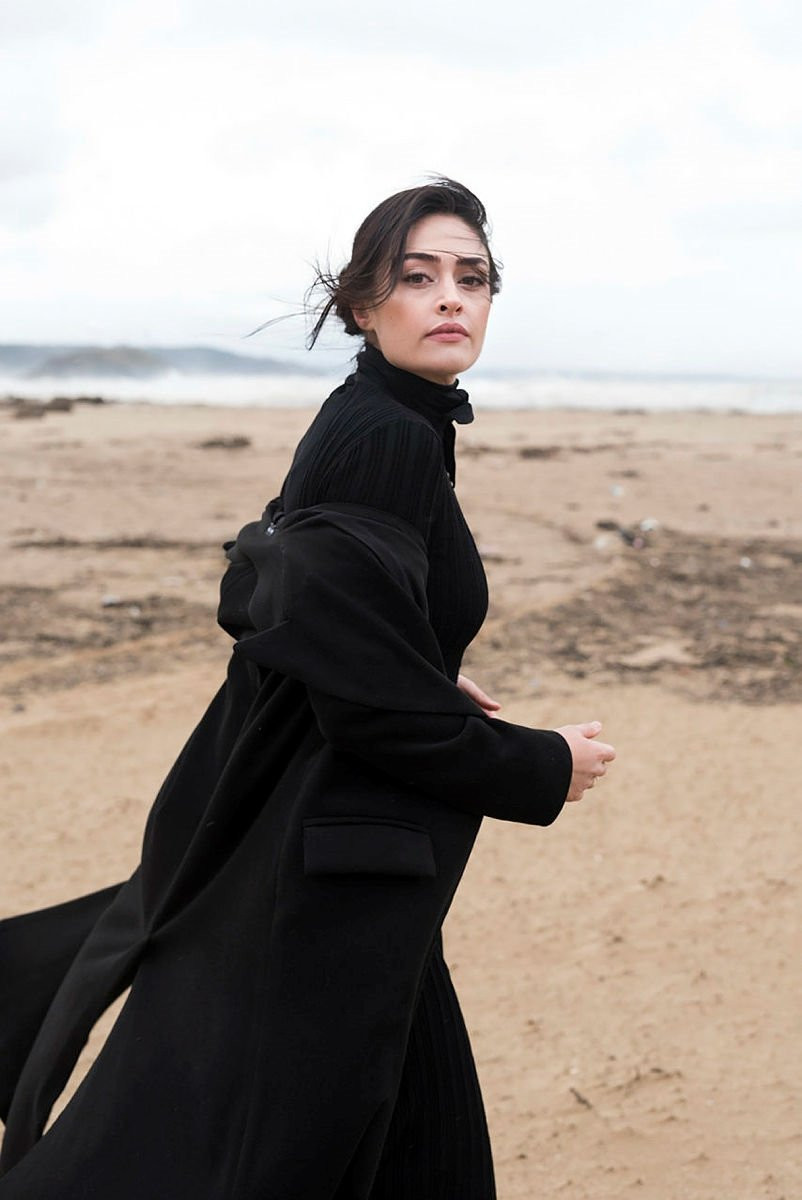 Esra Bilgiç�in yıllar önceki fotoğrafı şaşırttı Haber3