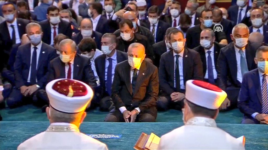 'Türkler, Cumhurbaşkanlarının başlarına nasıl bir çorap ördüğünü anlayacak'