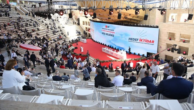 Kılıçdaroğlu yeniden CHP'nin Genel Başkanı seçildi 