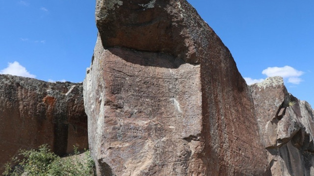 Kayanın üzerindeki 3 bin yıllık Hitit yazıtı görenleri hayrete düşürüyor