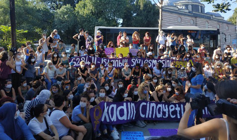 İstanbul'da İstanbul Sözleşmesi'ni savunan kadınlara gözaltı!