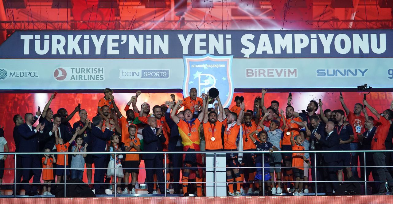 Medipol Başakşehir şampiyonluk kupasını aldı - Resim: 2