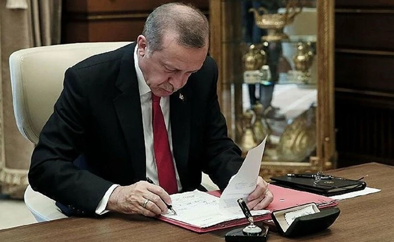 4 general ve 60 albay emekliliğe sevk edildi