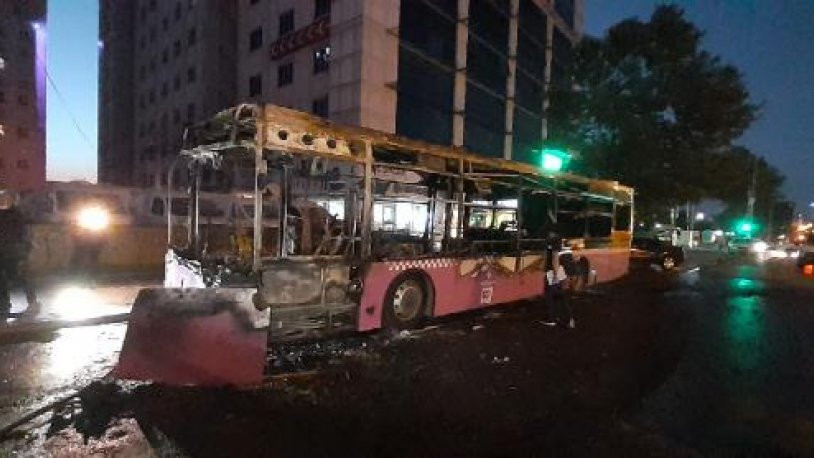 İstanbul'da belediye otobüsü kundaklandı