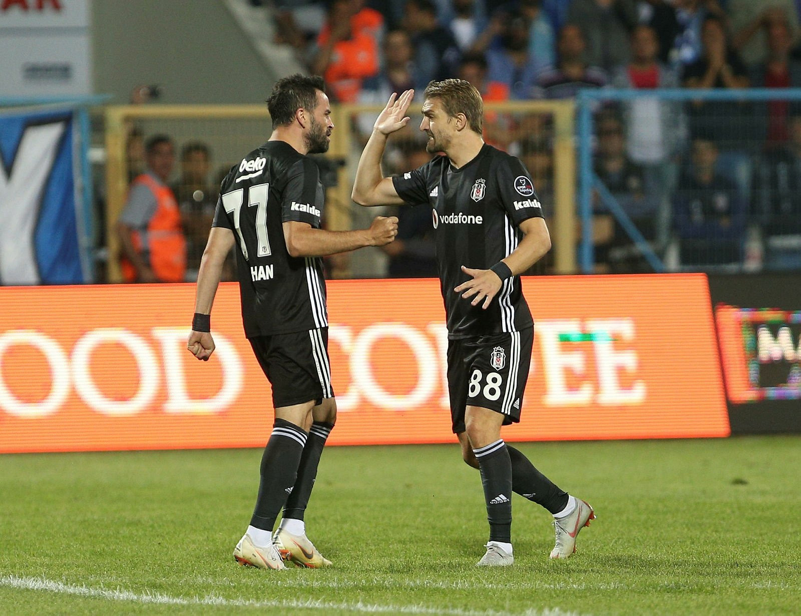 Fenerbahçe'den 5 imza birden