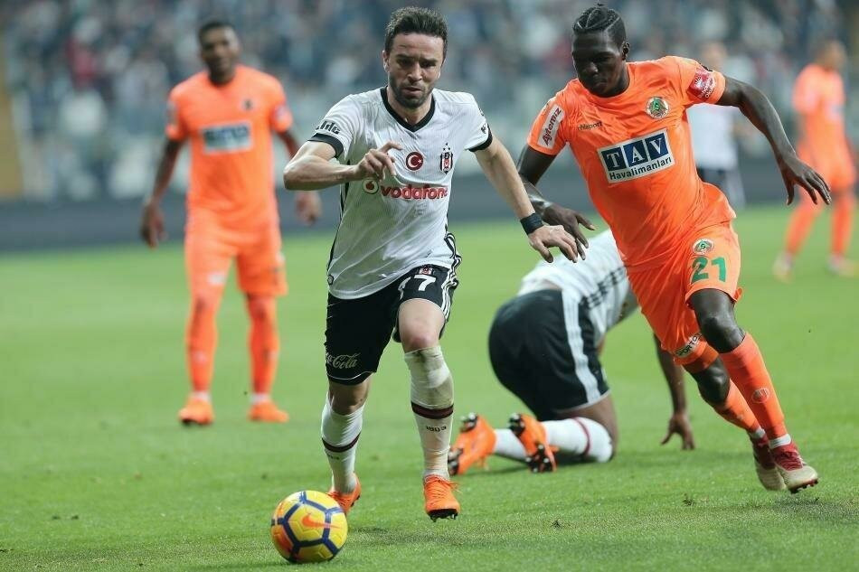 Beşiktaş ve Fenerbahçe'nin gündemindeki N'Sakala paylaştı