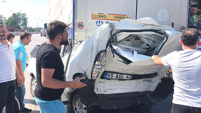 Bir araç iki TIR arasında kaldı: 1 ölü, 1 yaralı