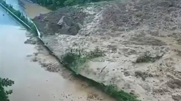 Çin'deki sel felaketinde inanılmaz görüntüler - Resim : 1