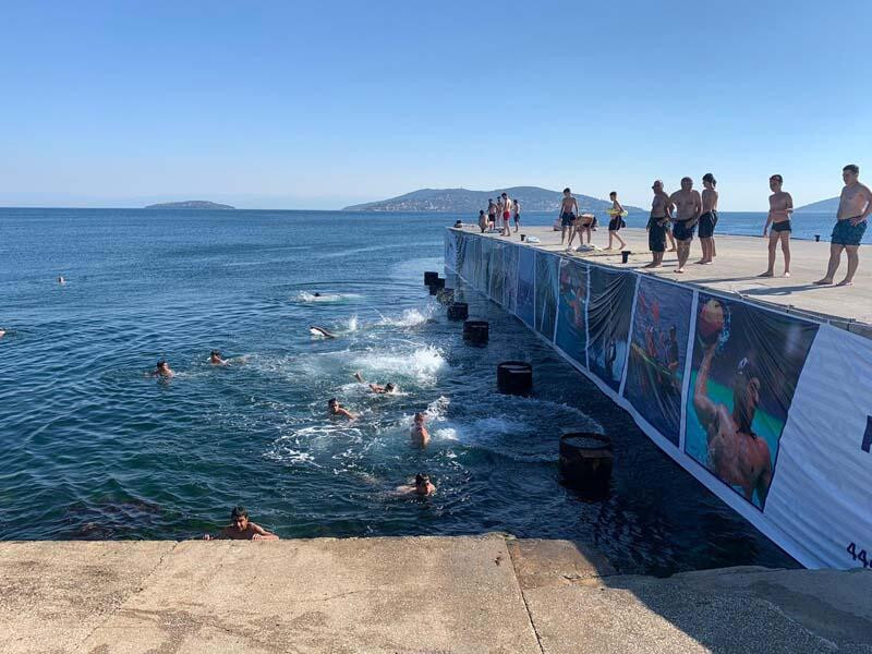 Termometreler 33 dereceyi görünce vatandaşlar denize akın etti - Resim: 3