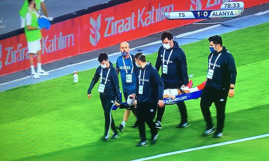 Trabzonsporlu futbolcu kanlar içinde yere yığıldı!