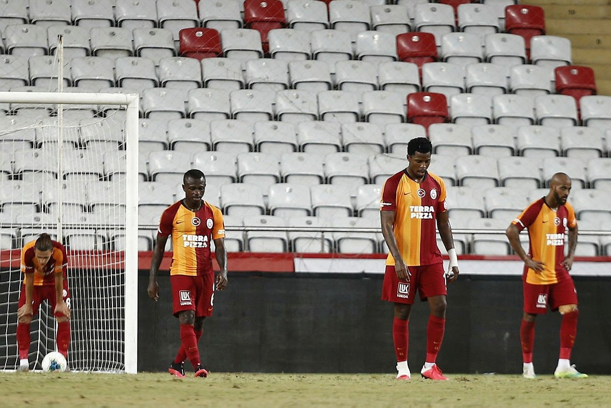 Galatasaray'da sürpriz ayrılık