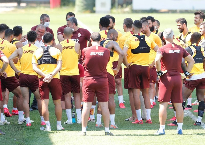 Galatasaray'dan Fenerbahçe'ye 2 transfer çalımı birden!