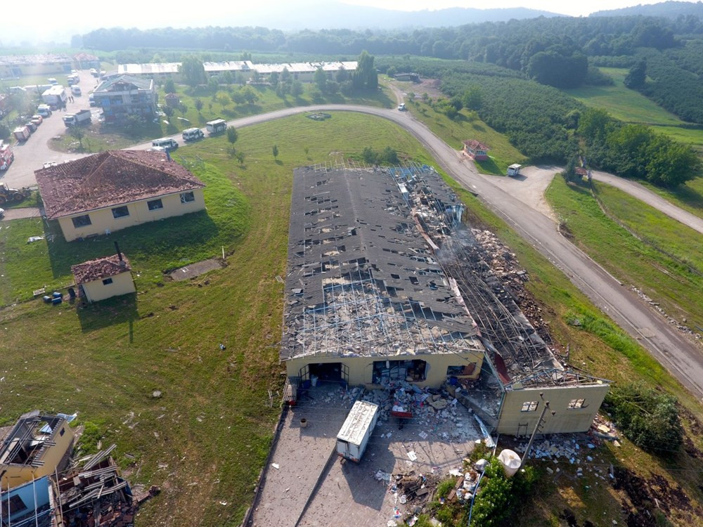 Sakarya'da patlamanın olduğu alandaki hasar havadan görüntülendi