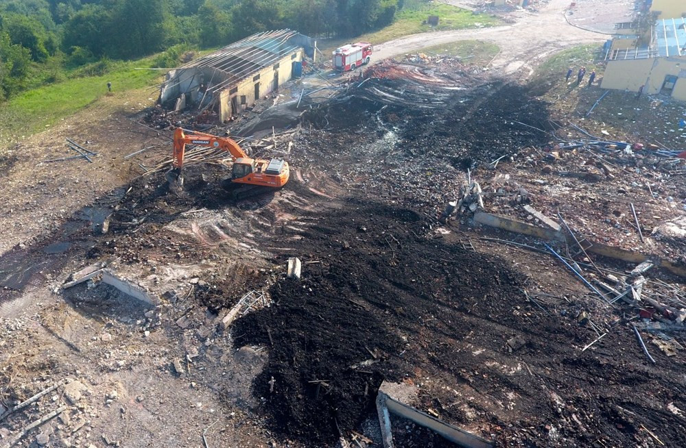 Sakarya'da patlamanın olduğu alandaki hasar havadan görüntülendi