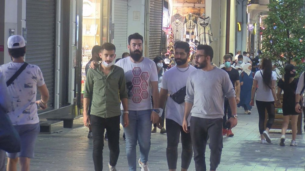 İstiklal Caddesi'nde korkutan hafta sonu yoğunluğu