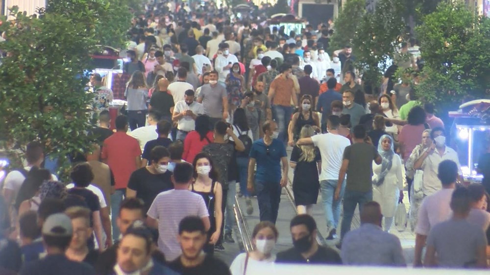 İstiklal Caddesi'nde korkutan hafta sonu yoğunluğu