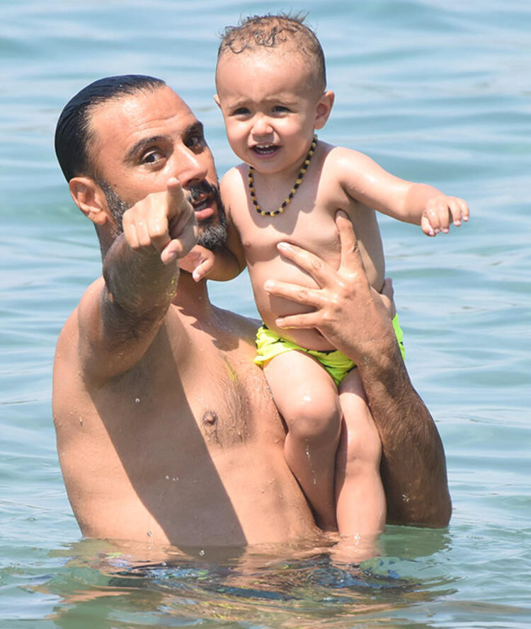 Alişan ve ailesi Bodrum'da tatilde görüntülendi