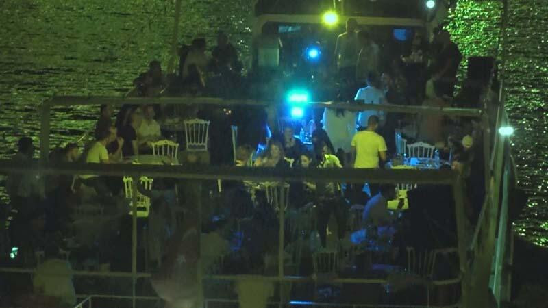 Uyarılara aldırış etmeden Haliç'te yat partisi düzenlediler!