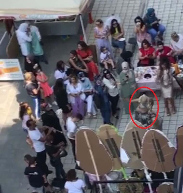 Dansözlü iş yeri açılışında sosyal mesafe kuralları hiçe sayıldı